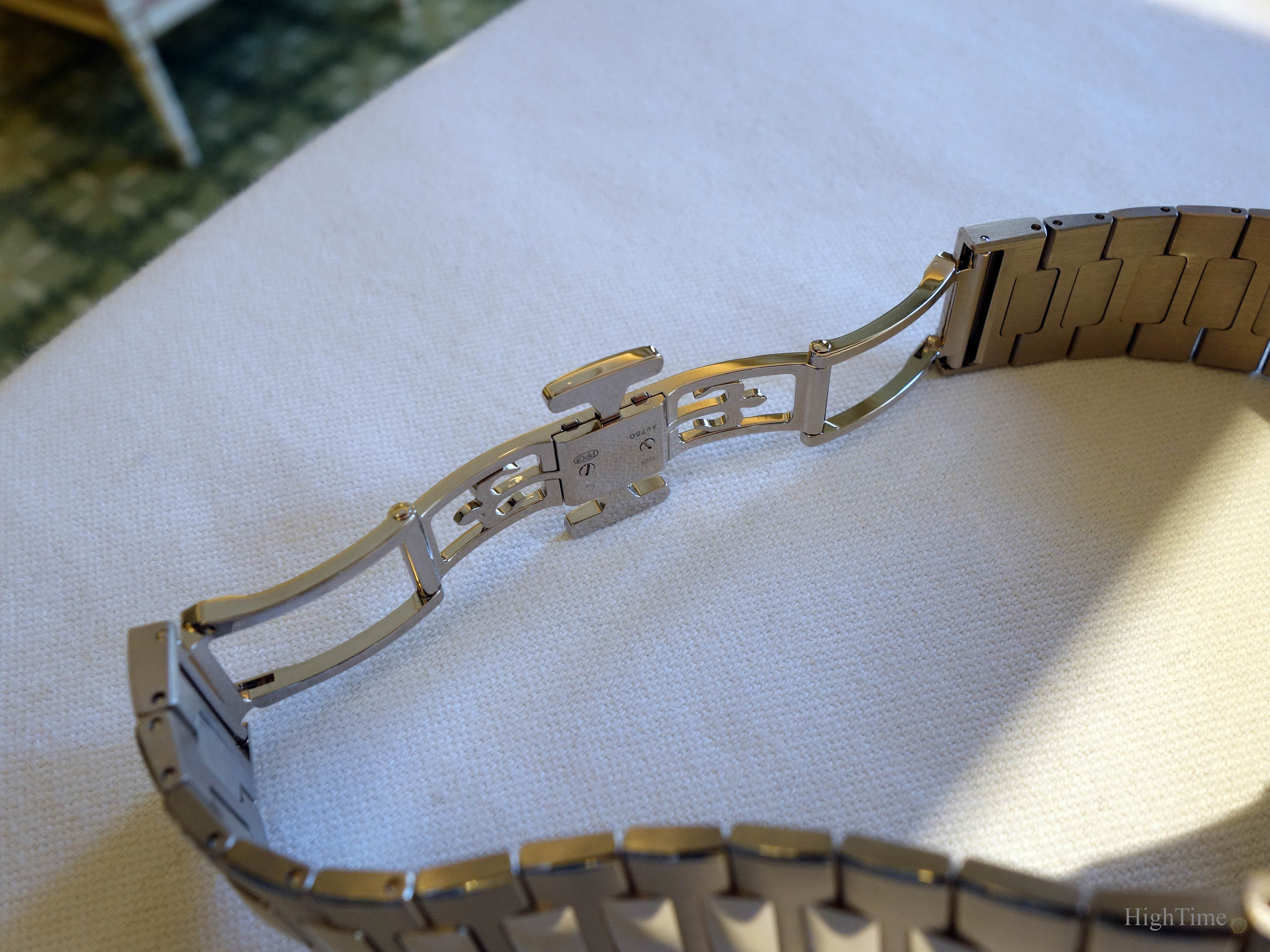 Patek Philippe Twenty~4 stainless steel diamond case bracelet watch  featuring an olive green sunburst dial. (4910/1200A-011) | AHEE Jewelers